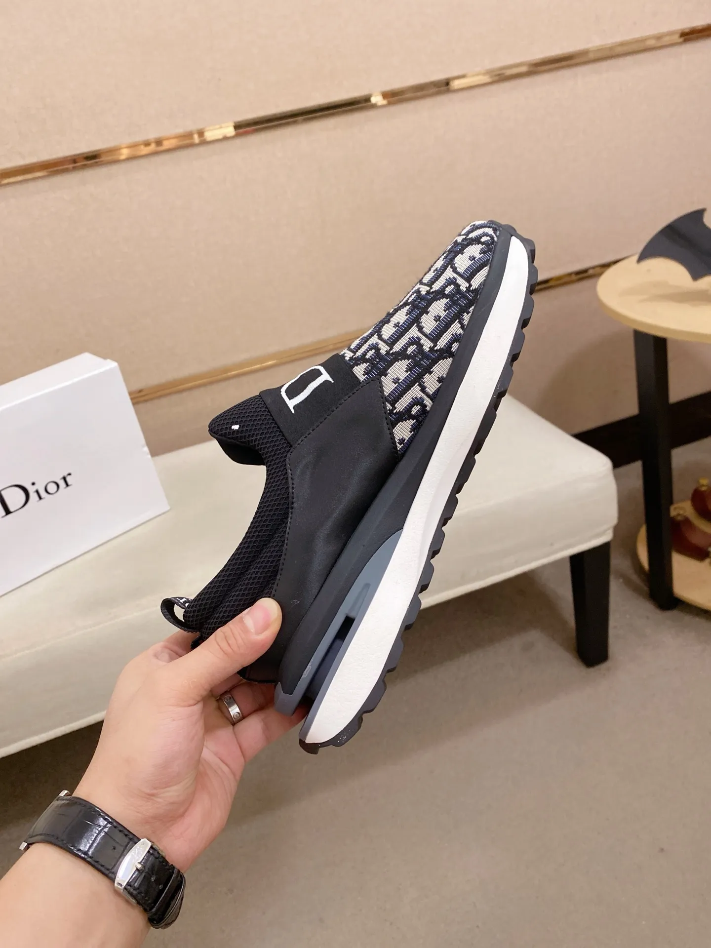 Men's shoes💰: 462💰 [Dior·Dior] New casual sports style men's shoes, new spring and summer design, perfect workmanship, lace-up style to create wardrobe quality, upper: imported first-layer cowhide, sheepskin lining is soft and comfortable, ultra-light TPU wear-resistant outsole, simple, versatile fashion men's shoes, excellent color code number 38--44. Can be customized 45 non-returnable